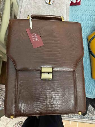 Продам новый портфель Petek 1855