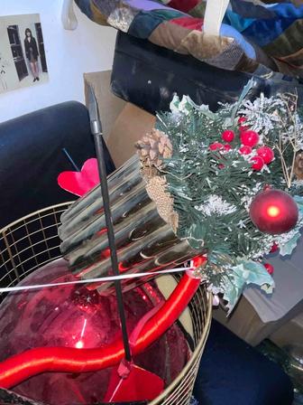 Продается ваза золотистая