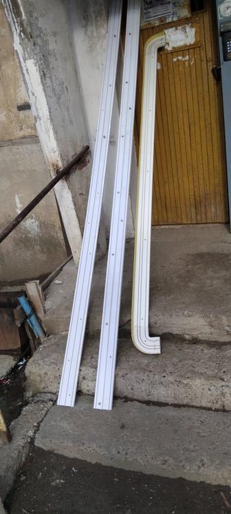 Карниз пластик 3х полосный.300т.метр.