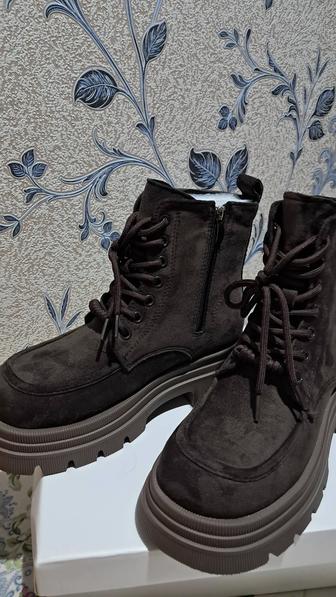 Продам ботинки замшевые новые