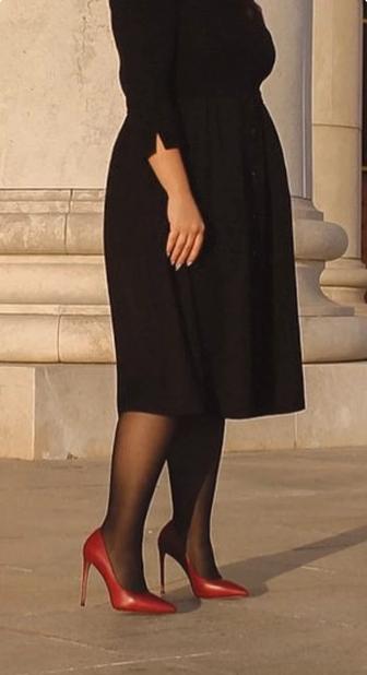 Элегантные бордовые лодочки классика, которая вытягивает весь образ