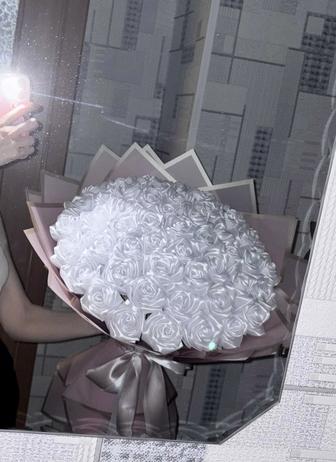 Букет роз из атласной ленты