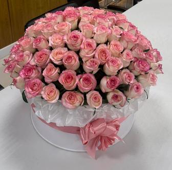 Композиция из розовых роз