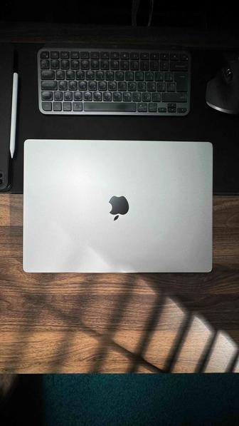 MacBook Pro 16.2 M2 max