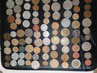 148 иностранных монет без повторов.