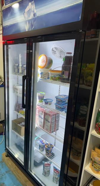 Продам витринные холодильники