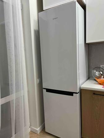 Холодильник Indesit