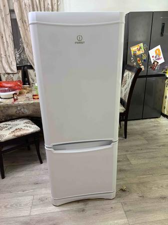 Продам холодильник Indesit