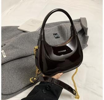 Стильная лакированная сумка