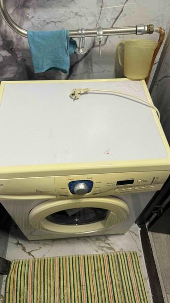 Продам стиральную , машинку