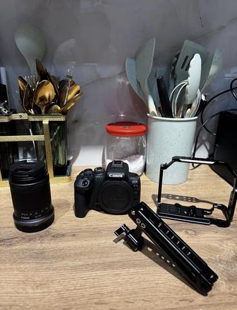 Продам Камеру Canon R10