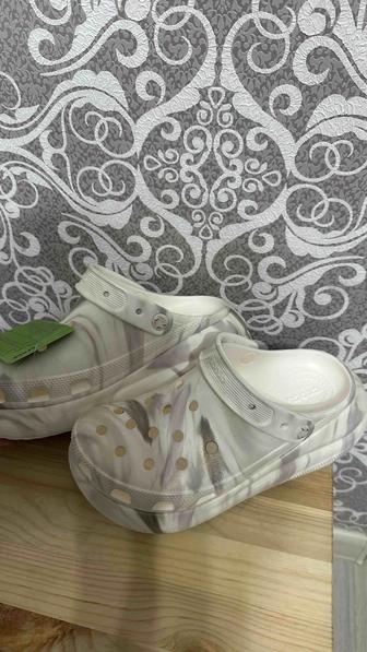 Продам Crocs белые