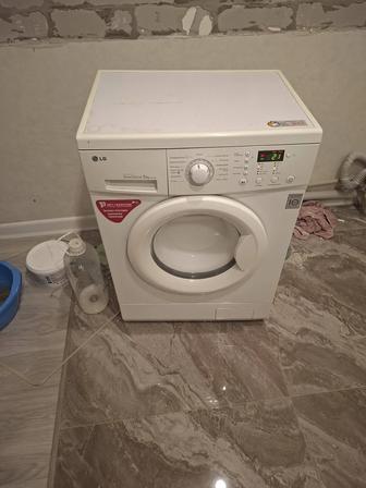Продам машинку стиральную
