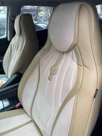 Продам чехлы на Лексус