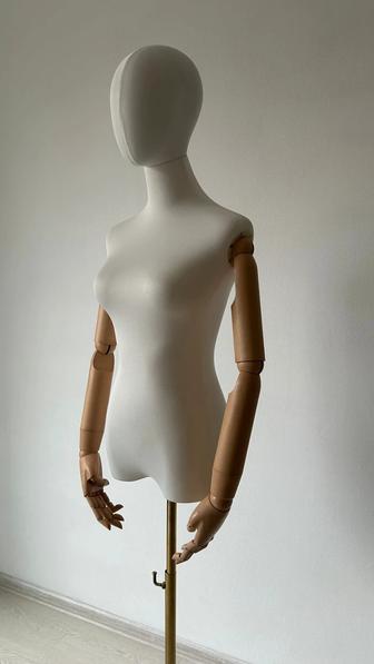 Манекен женский новый