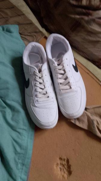 Продам кроссовки новые, не подошли по размеру . 43 размер