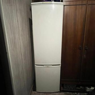 Холодильник 2х камерный, 2м