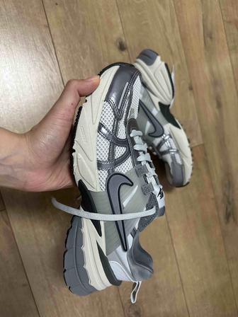 Кроссовки Nike W V2K RUN серебристый