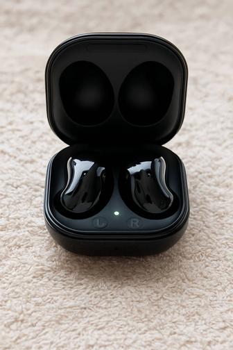 Продам наушники Samsung buds live
