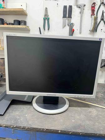 Монитор рабочий 19 дюймов