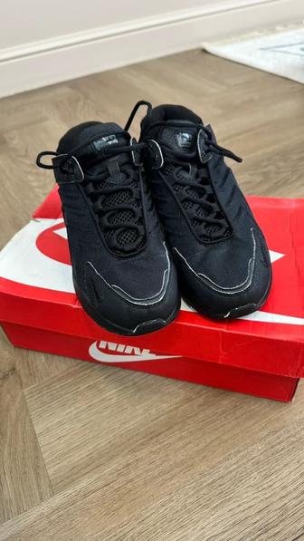 Продам женские кроссовки