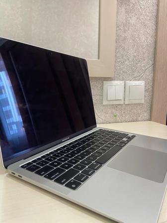 Продам MacBook Air 13/2020