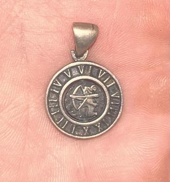 Серебряный медальон со знаком Стрельца