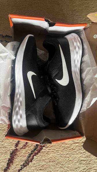Кроссовки Nike Revolution 6 NN