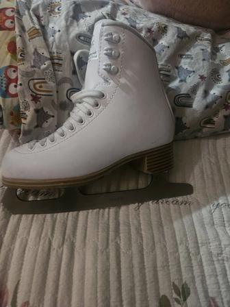Продам коньки детские фигурные