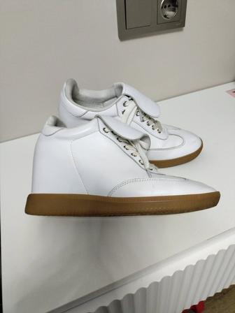 Продам кроссовки