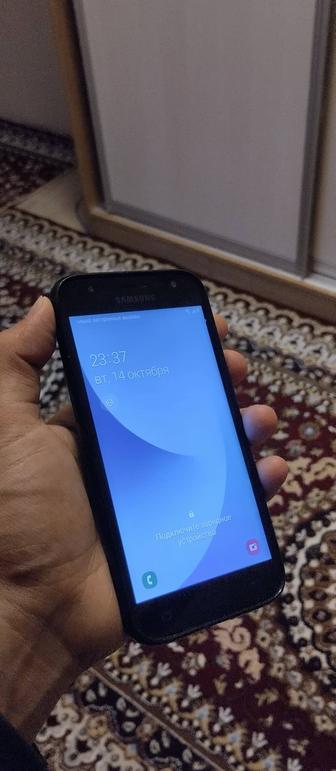 Продаю телефон Samsung J3(2017)