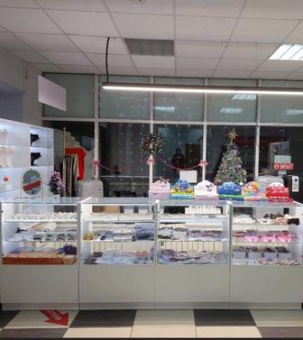 Продаются 2 торговые витрины в отличном состоянии