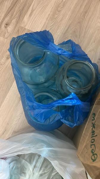 Банки с крышками закручивающимися, 750 гр, 500гр, есть 3х и 2х литровые.