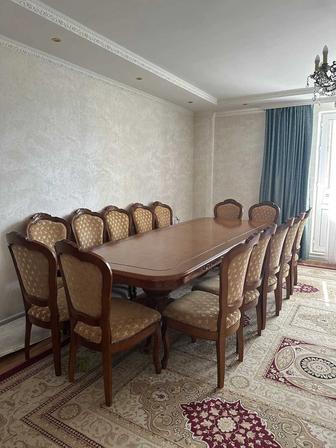 Продам стол для гостиной с 14 стульями