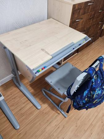 Продам растущую парту со стулом