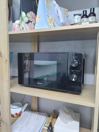 Микроволновая печь Midea MM7P012MZ черный б/у