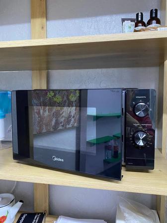 Микроволновая печь Midea MM7P012MZ черный б/у