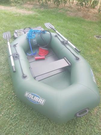 Продам лодку Kolibri K-220 б/у. тг (торг) в отличном состоянии.