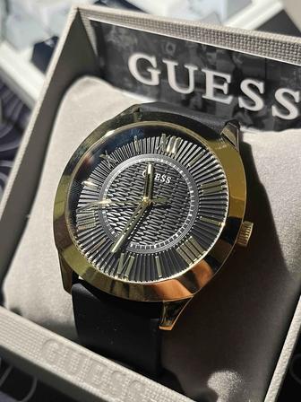 Часы GUESS Mens Black Gold Tone