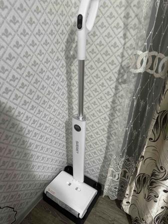 Продается вертикальный беспроводной моющий пылесос