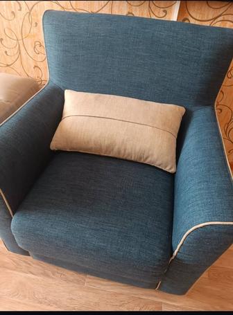 Продам кресло с подушкой