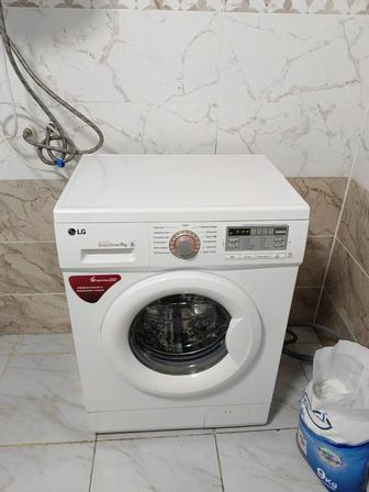 Продам стиральную машину