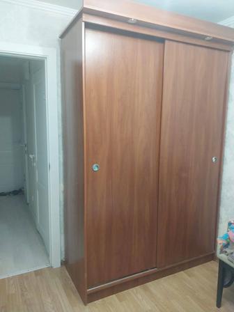 Продаю б/у спальный гарнитур