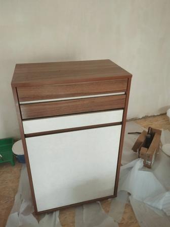 Продам прихожую, угловой шкаф и тумбочка.