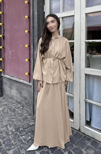 Бежевый женский костюм, двойка блузка с юбкой