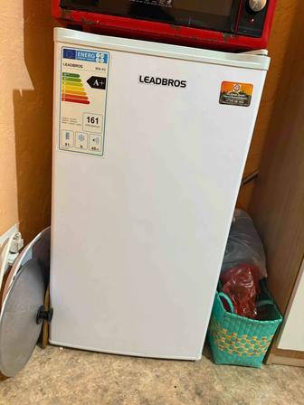 Офисный холодильник