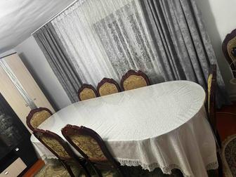 Продается стол 3 метра, с 8 стульями. В хорошем состоянии