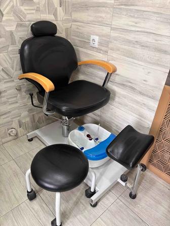 Педикюрное кресло в подарок массажная ванночка и одноразовые пакеты