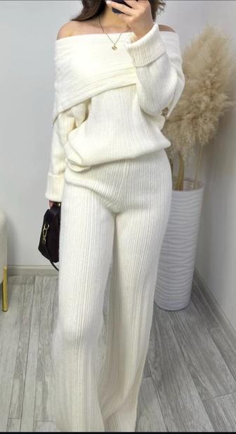 Двойка с открытыми плечами