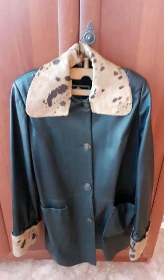 Продам женскую кожаную осенне-весеннюю куртку. Производство: Беларусь.